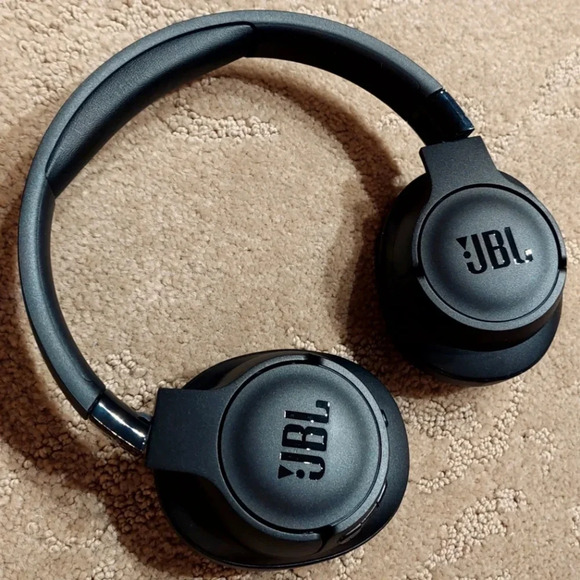 JBL Other - JBL TUNE710BT *New Without Box